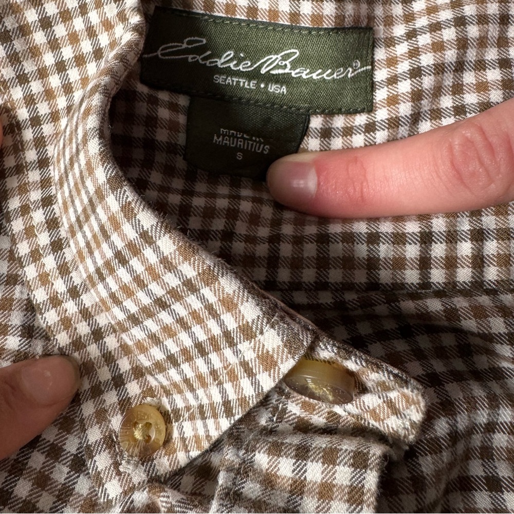 Brown & Cream Eddie Bauer Button Up
Men’s Size Small
Perfect Condition!
Offer!!